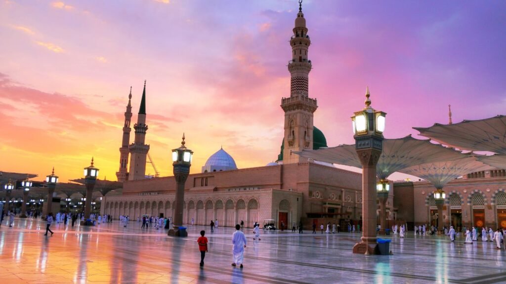 Saudi Arabia’s Best Attractions, Top Destinations, Must-Try Foods, Booking Tour Packages & Stays, and Travel Tips
